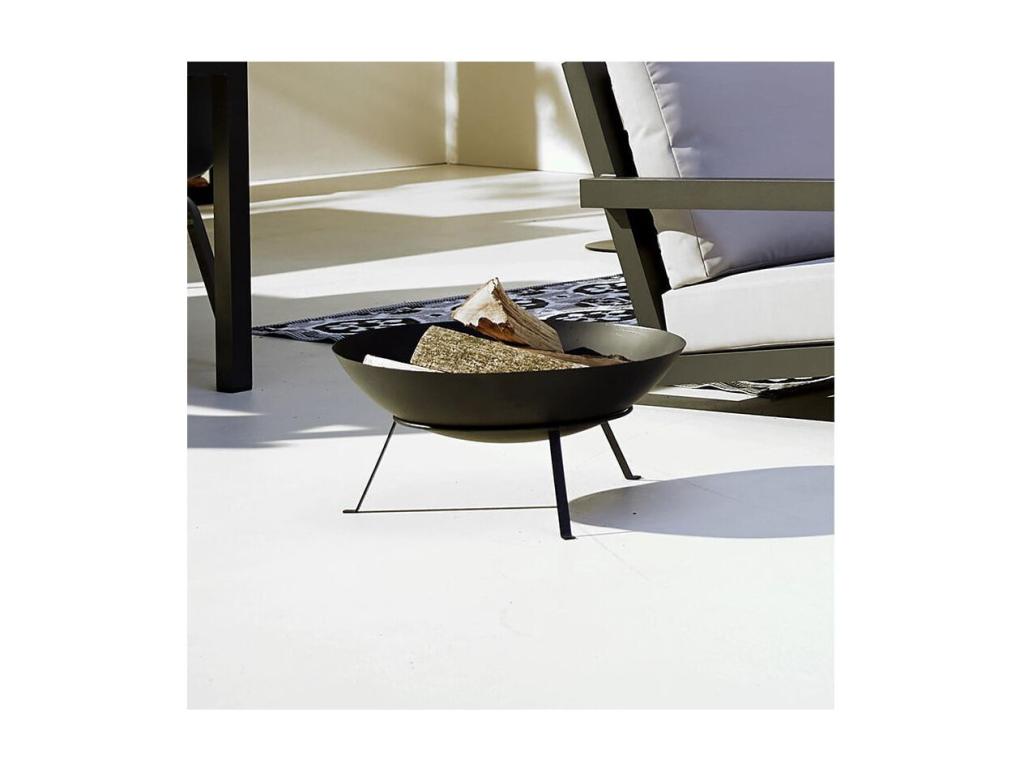 Round metal fire pit on stand, 49.5 x 24.5 cm