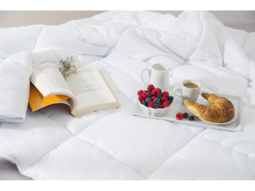200x220 cm All Season Duvet – Optimal Comfort in Quilted White Microfiber